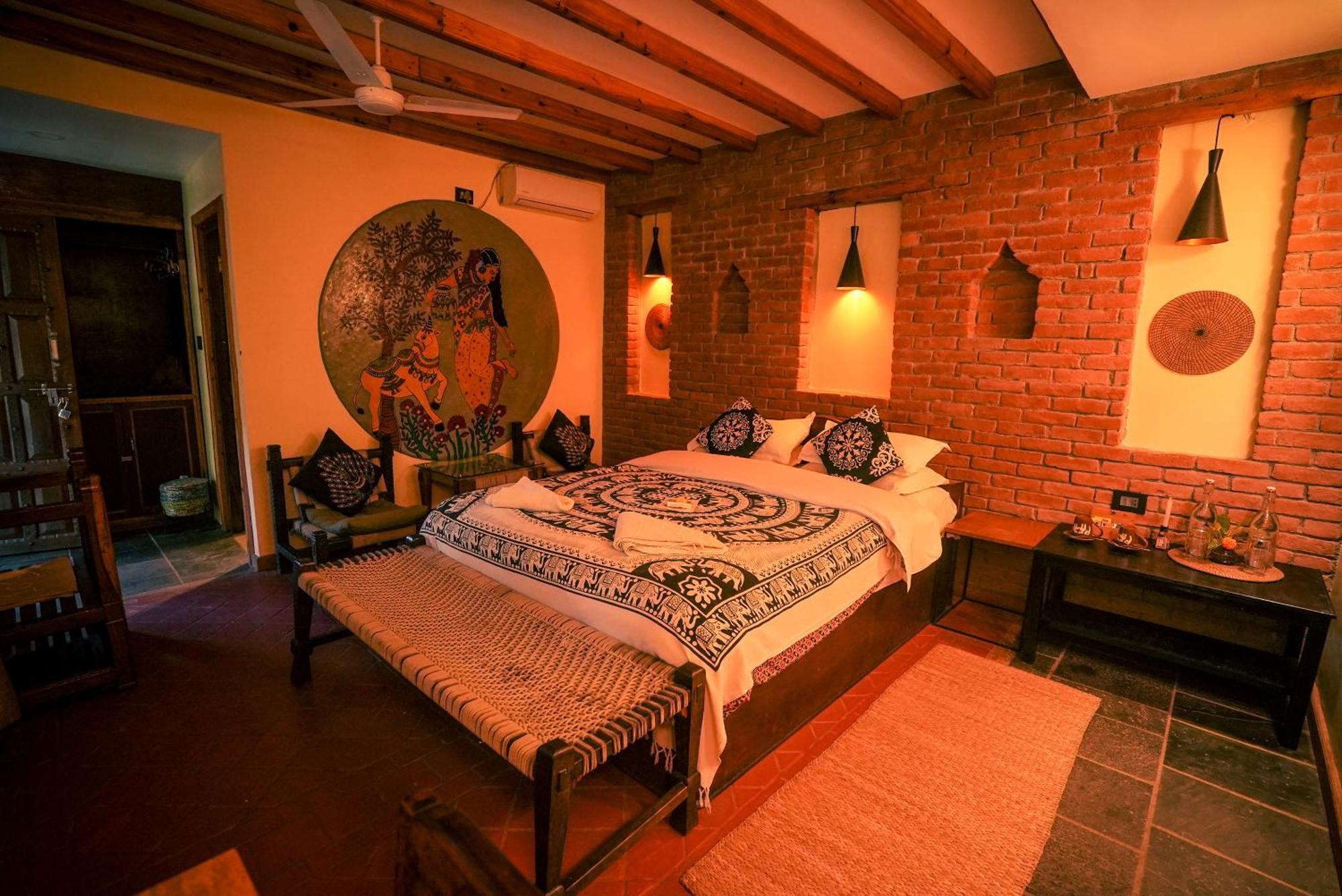 Sapana Village Lodge Sauraha Exterior photo