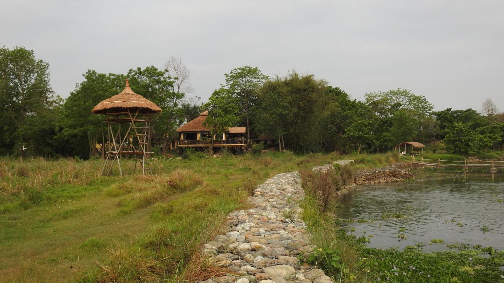 Sapana Village Lodge Sauraha Exterior photo