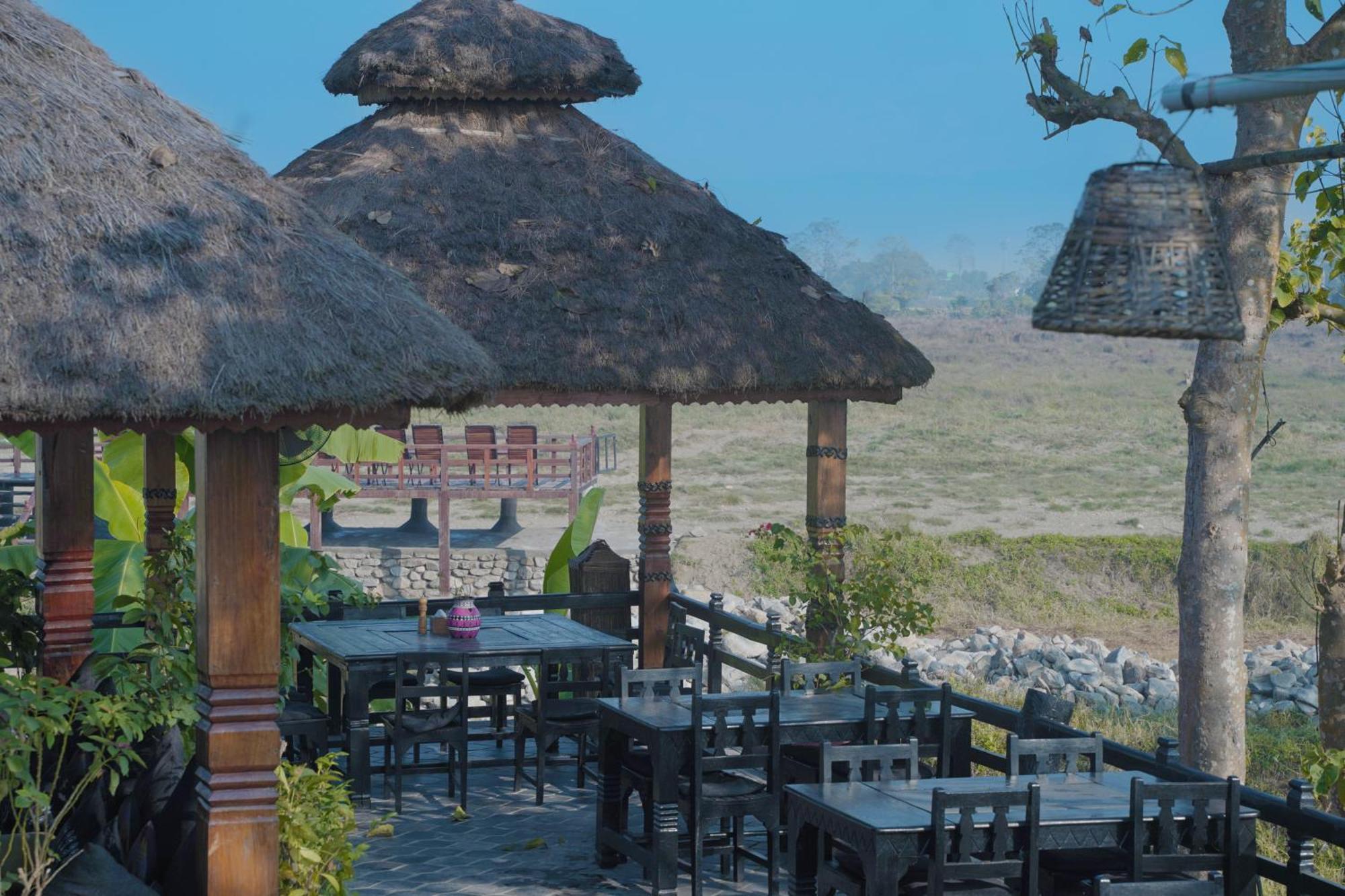 Sapana Village Lodge Sauraha Exterior photo