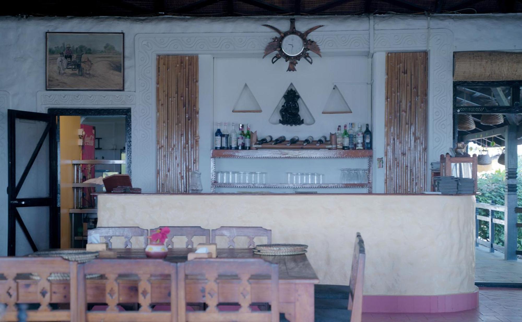 Sapana Village Lodge Sauraha Exterior photo