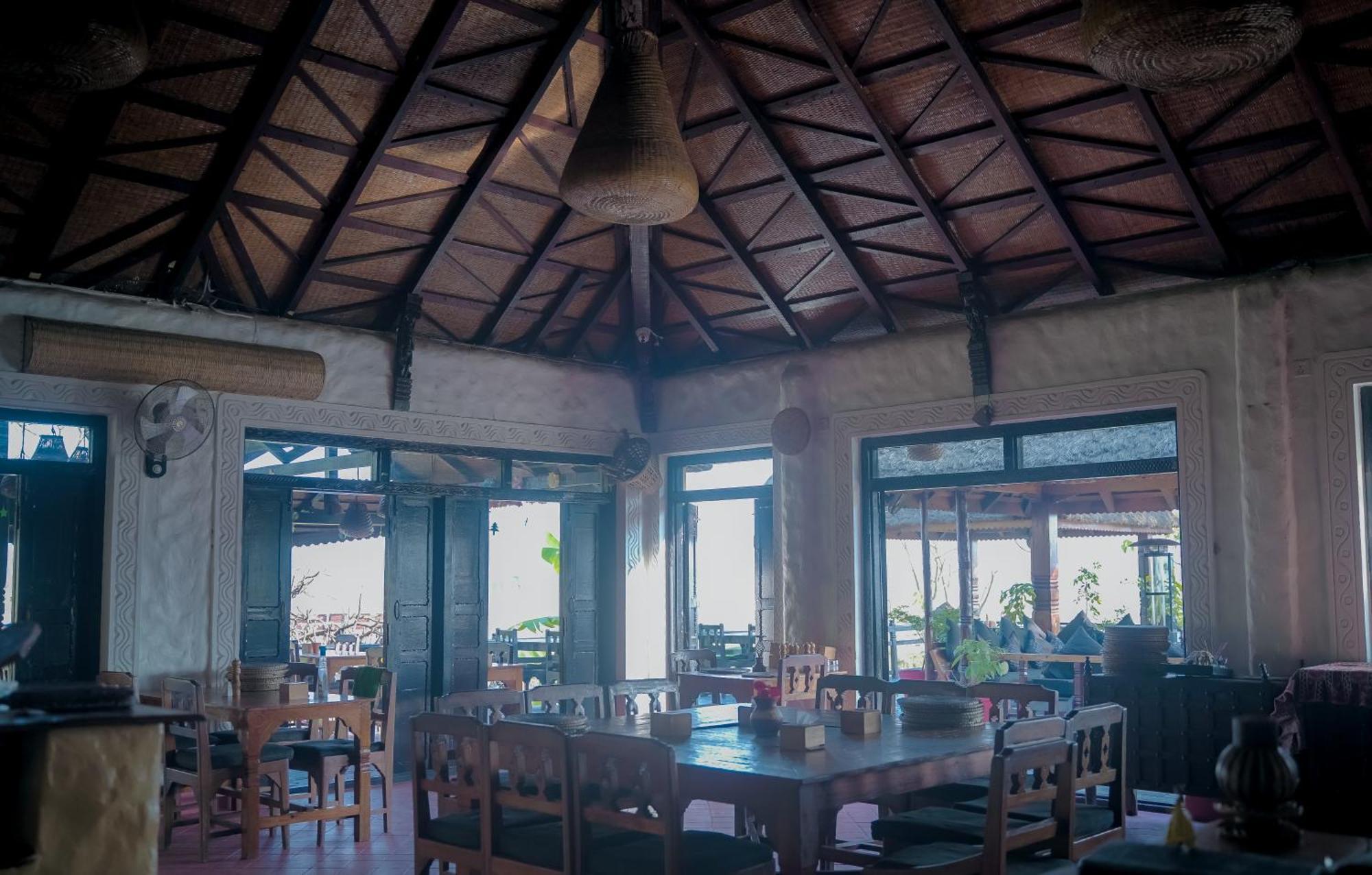 Sapana Village Lodge Sauraha Exterior photo