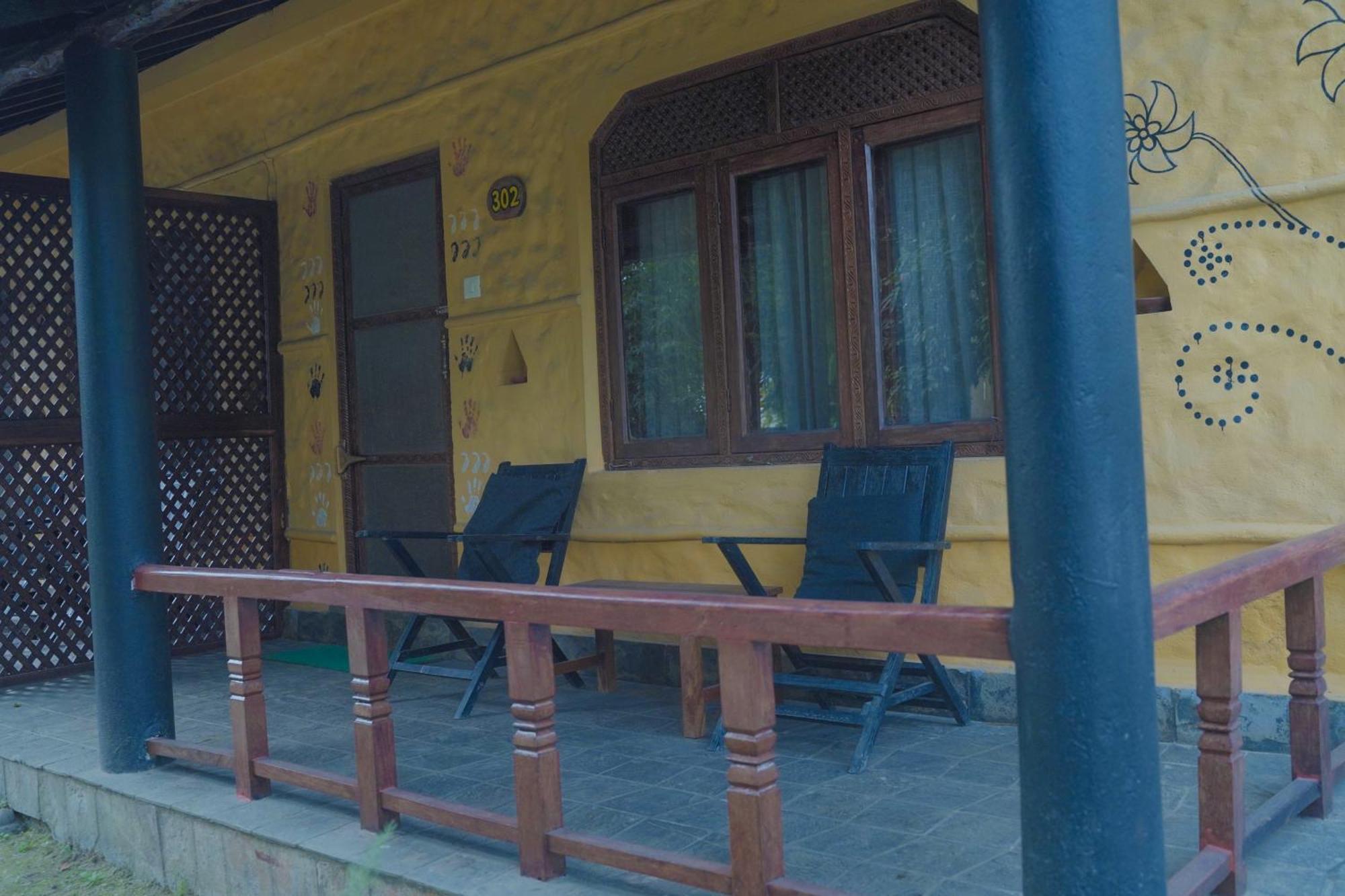 Sapana Village Lodge Sauraha Exterior photo