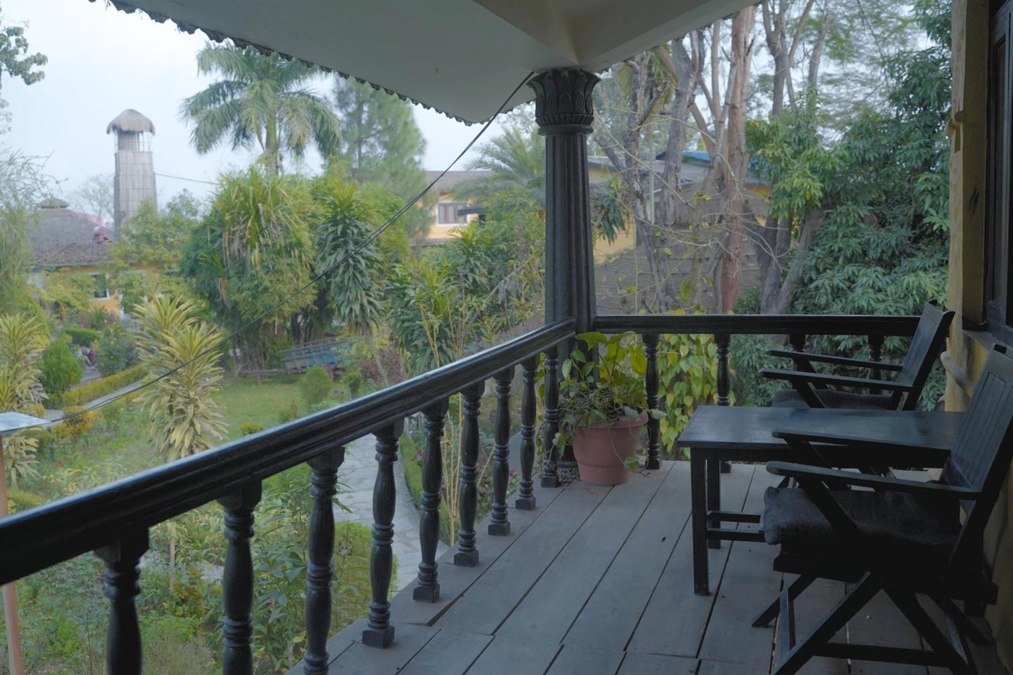 Sapana Village Lodge Sauraha Exterior photo