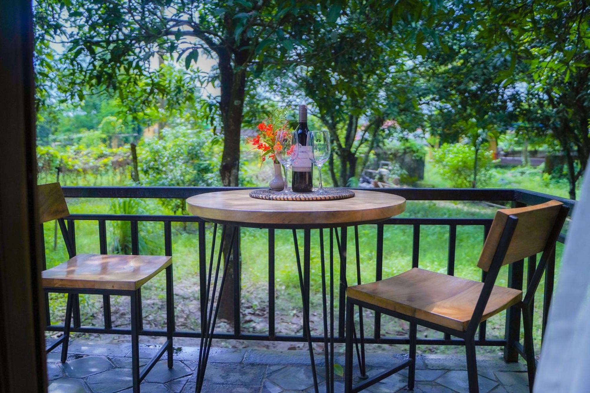 Sapana Village Lodge Sauraha Exterior photo