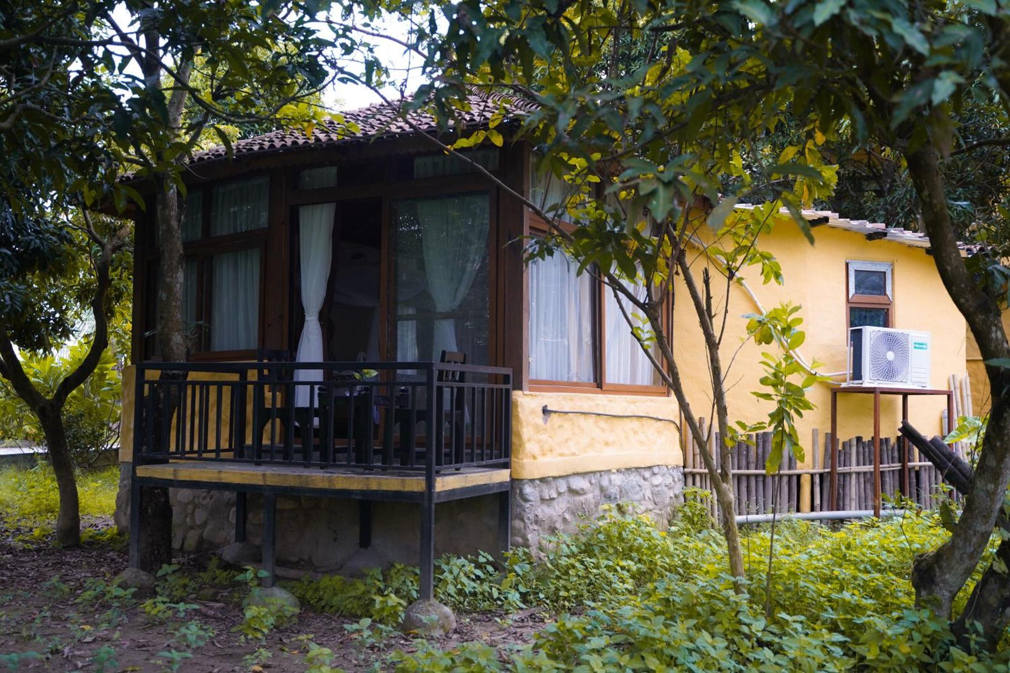 Sapana Village Lodge Sauraha Exterior photo