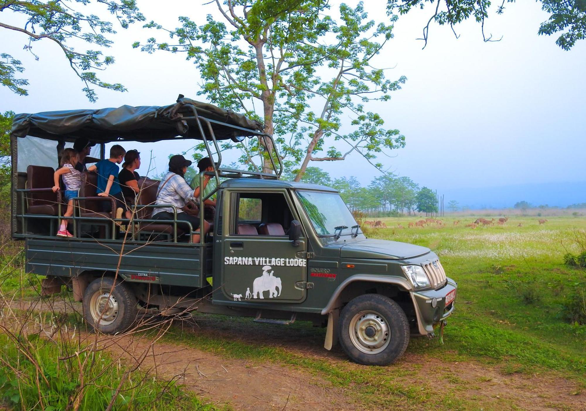 Sapana Village Lodge Sauraha Exterior photo