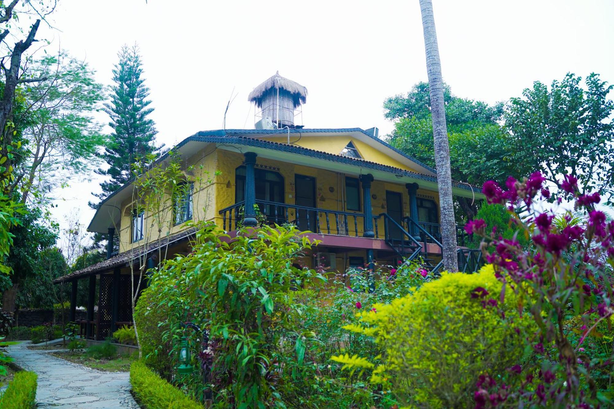 Sapana Village Lodge Sauraha Exterior photo