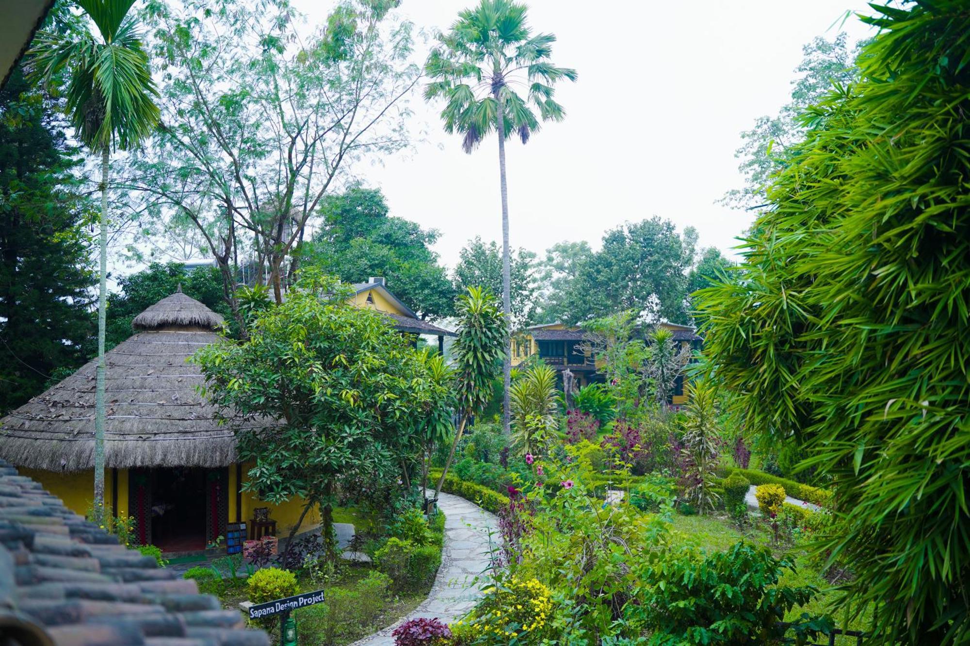 Sapana Village Lodge Sauraha Exterior photo