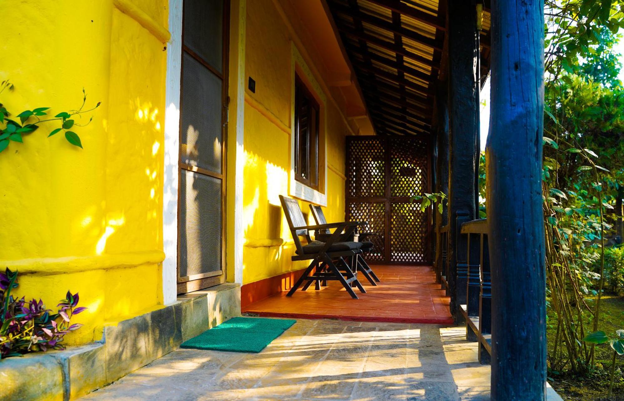 Sapana Village Lodge Sauraha Exterior photo