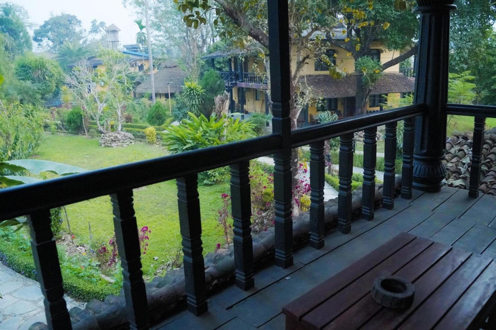 Sapana Village Lodge Sauraha Exterior photo